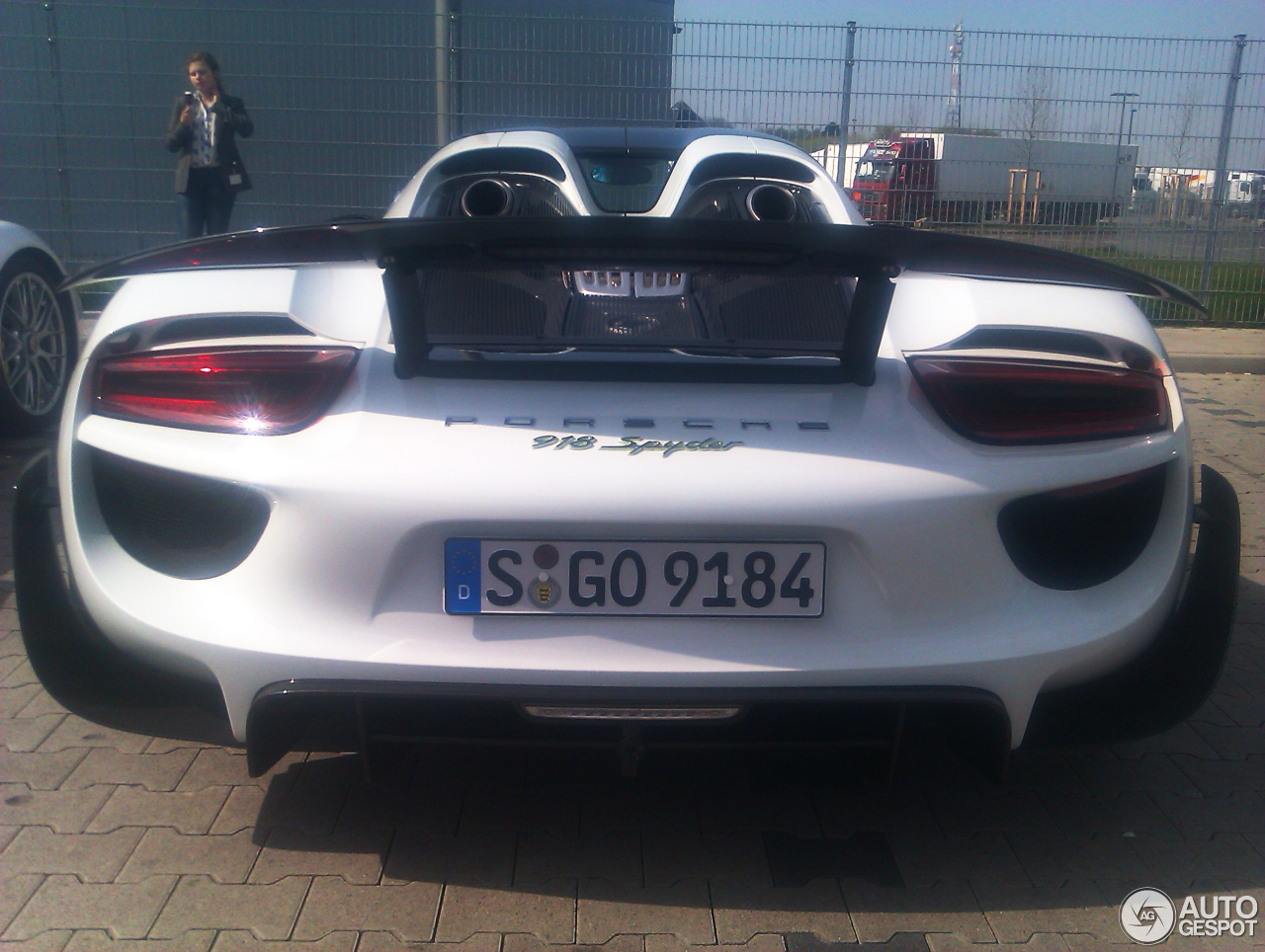 Porsche 918 Spyder Weissach Package