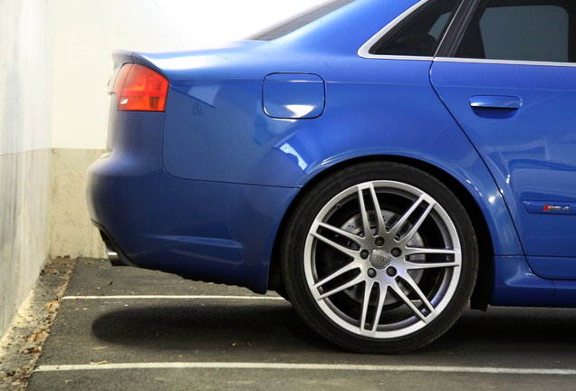 Audi RS4 Sedan