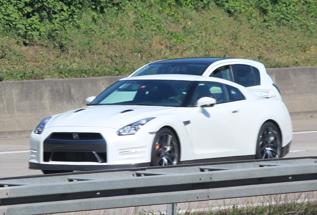 Nissan GT-R