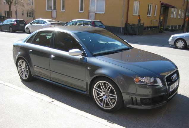 Audi RS4 Sedan