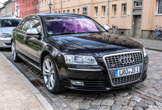 Audi S8 D3