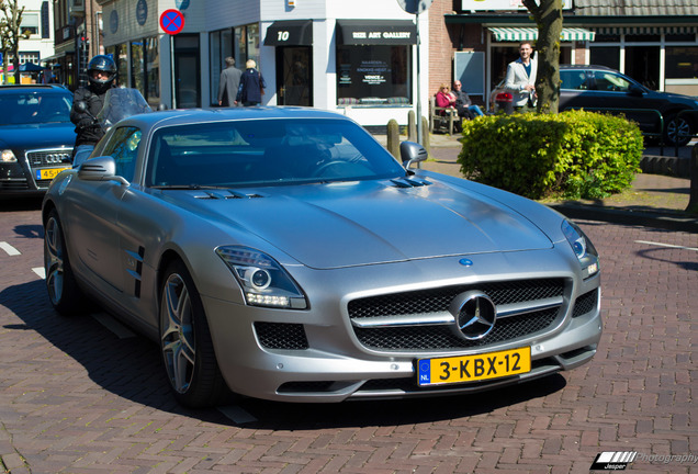 Mercedes-Benz SLS AMG