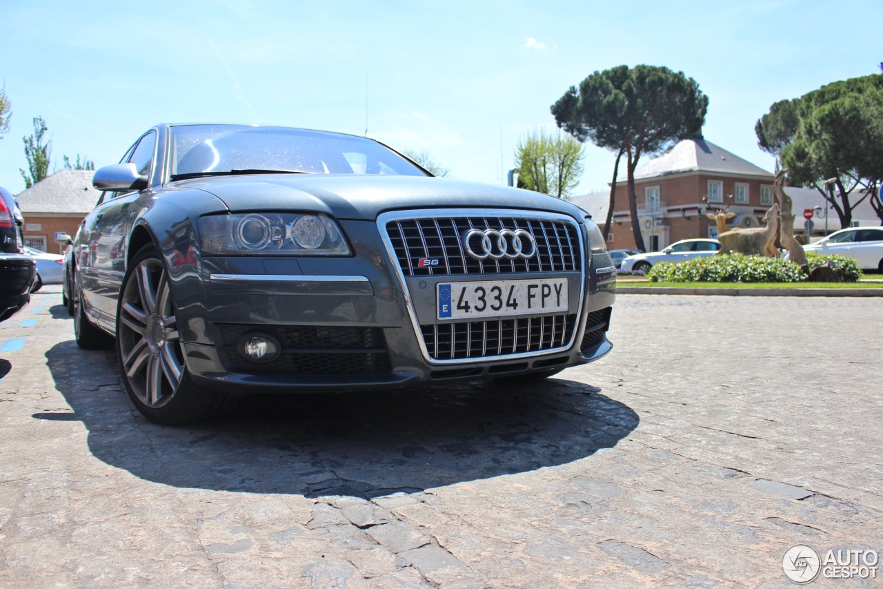 Audi S8 D3