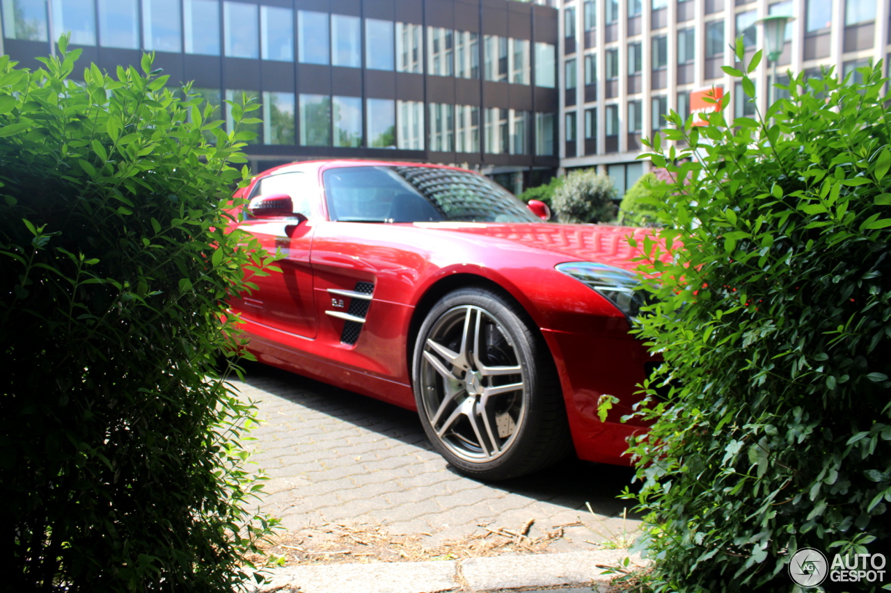 Mercedes-Benz SLS AMG