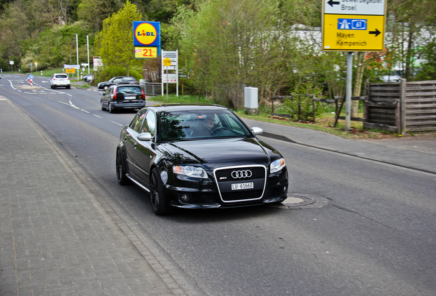 Audi RS4 Sedan