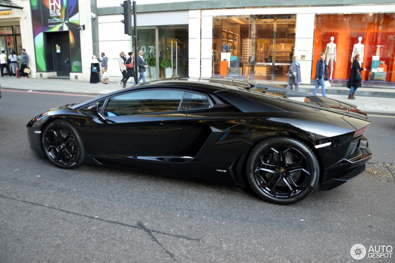 Lamborghini Aventador LP700-4