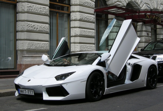 Lamborghini Aventador LP700-4