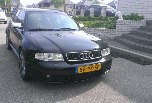 Audi RS4 Avant B5