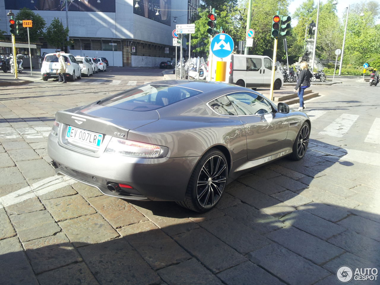 Aston Martin DB9 2013