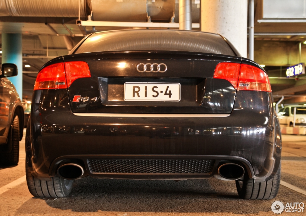 Audi RS4 Sedan