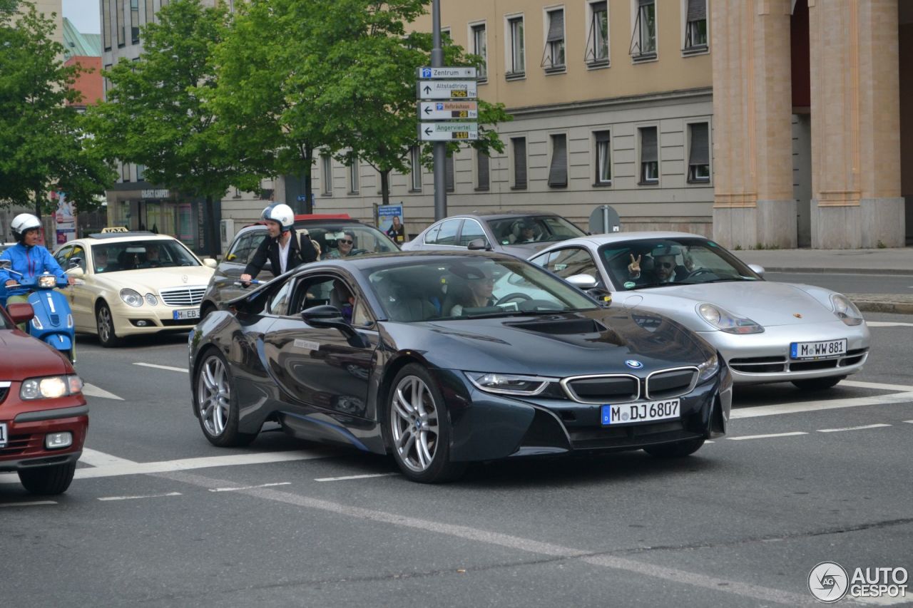 BMW i8