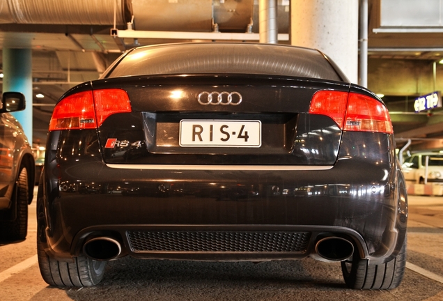 Audi RS4 Sedan