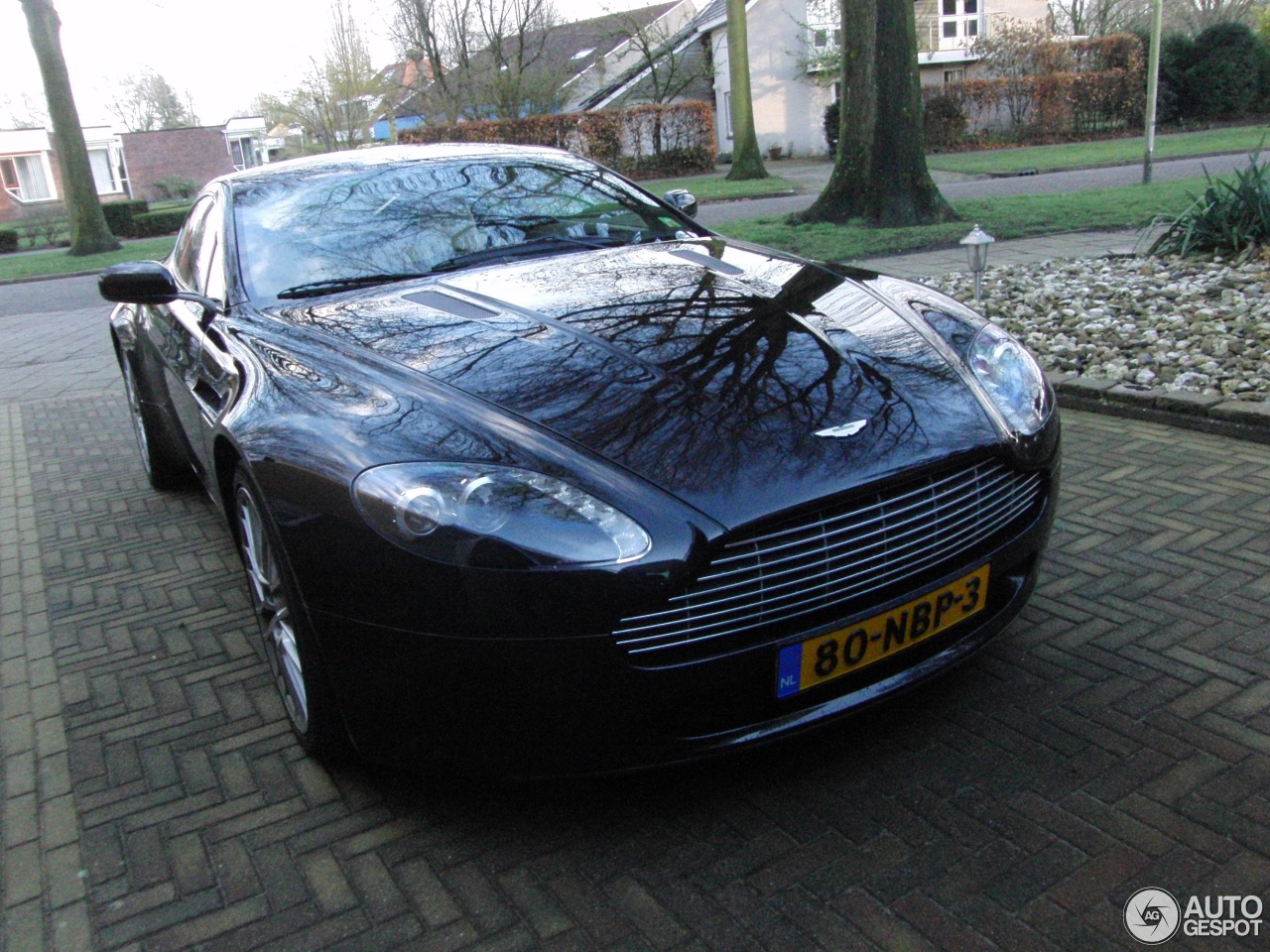 Aston Martin V8 Vantage