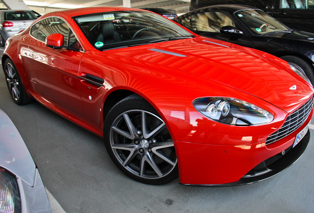 Aston Martin V8 Vantage 2012