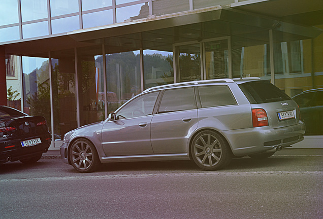 Audi RS4 Avant B5