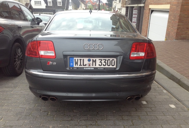 Audi S8 D3