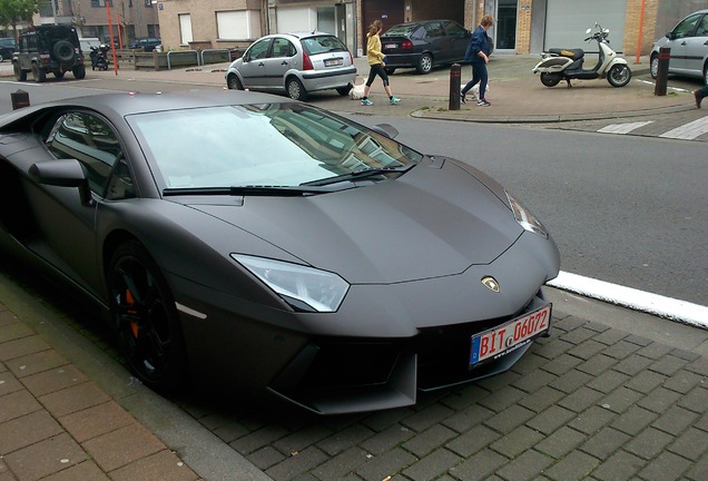 Lamborghini Aventador LP700-4