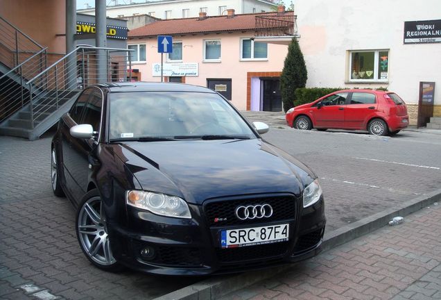 Audi RS4 Sedan