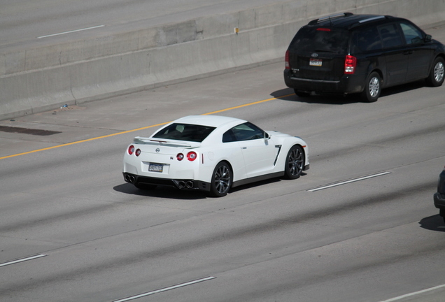 Nissan GT-R 2011