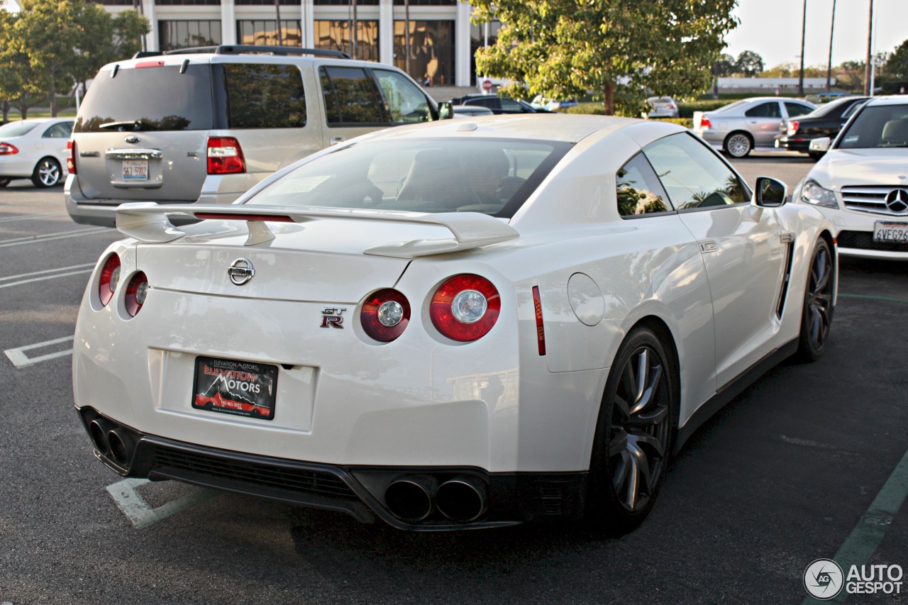 Nissan GT-R 2011