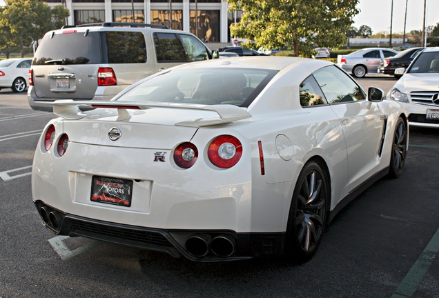 Nissan GT-R 2011