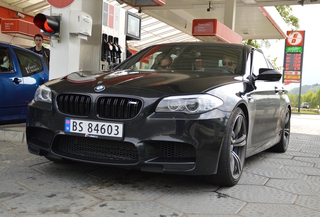 BMW M5 F10 2011