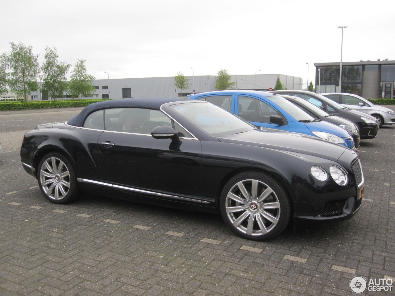 Bentley Continental GTC V8