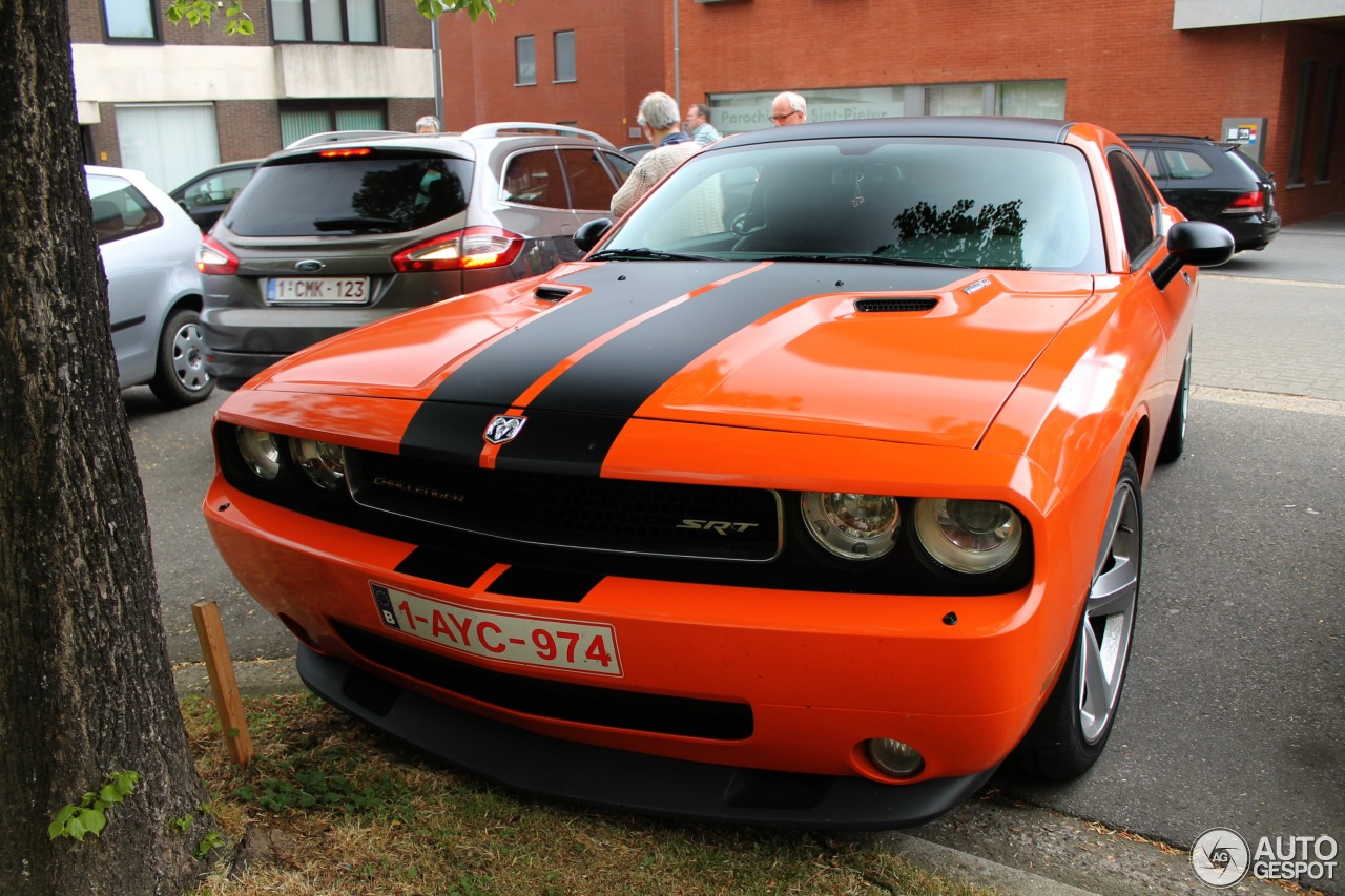 Dodge Challenger SRT-8