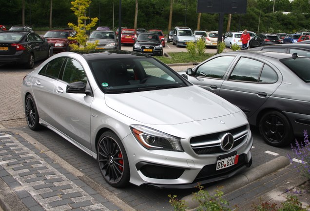 Mercedes-Benz CLA 45 AMG C117