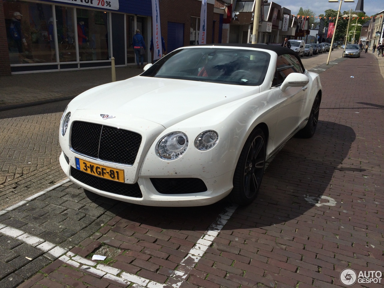 Bentley Continental GTC V8