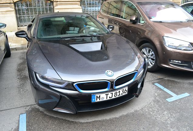 BMW i8