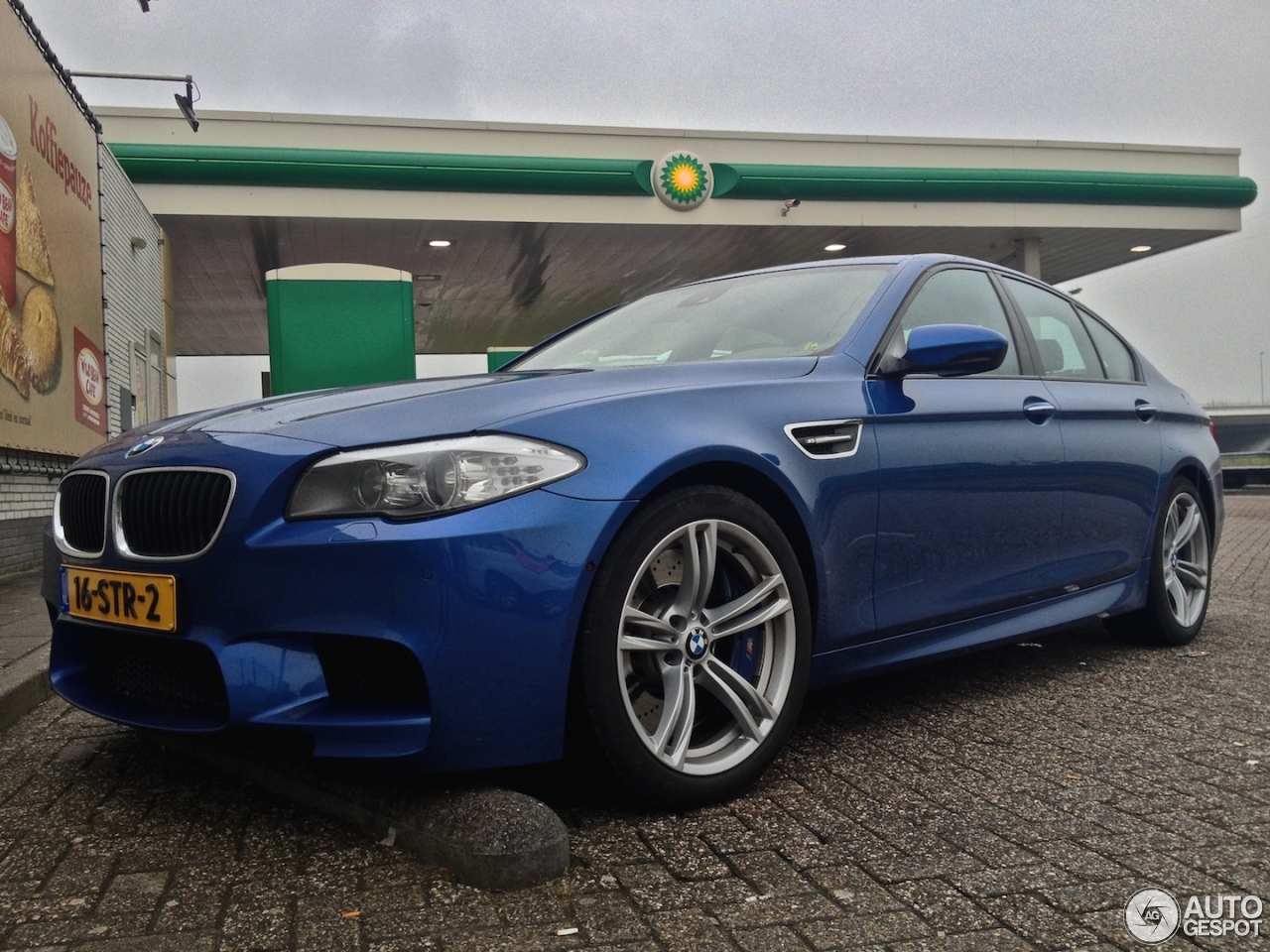 BMW M5 F10 2011