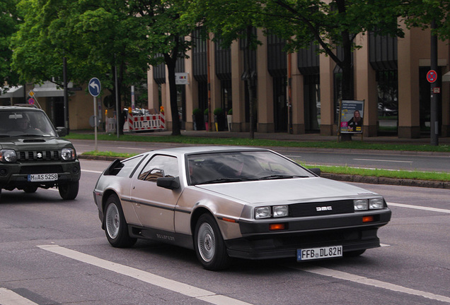 DeLorean DMC-12