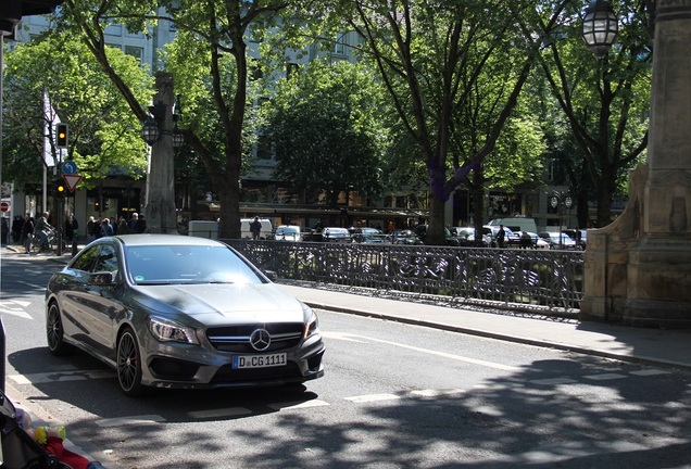 Mercedes-Benz CLA 45 AMG C117