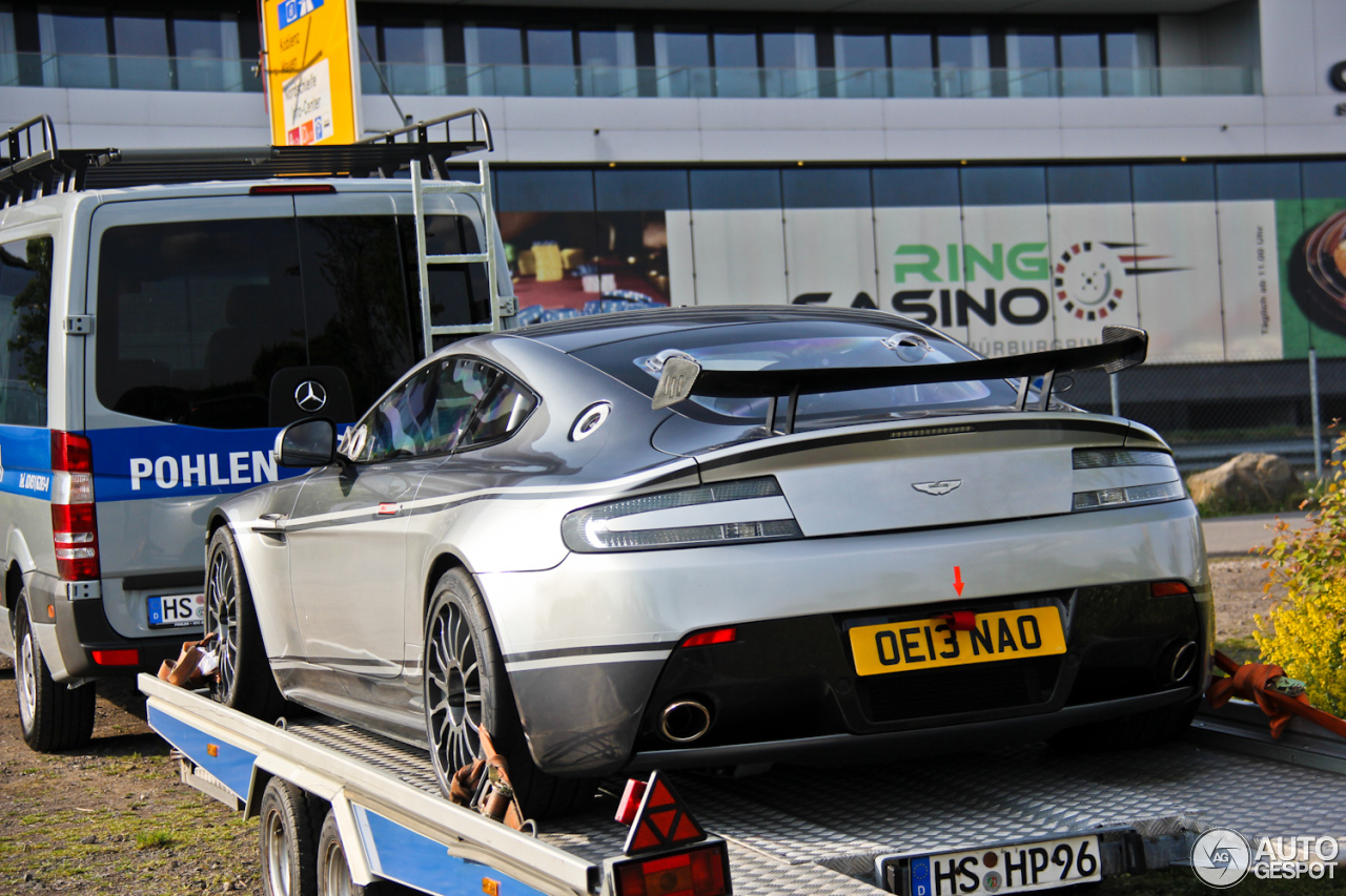 Aston Martin V8 Vantage GT4
