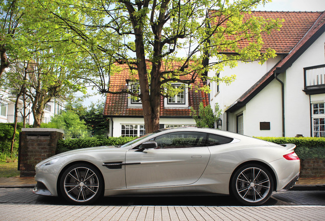 Aston Martin Vanquish 2013