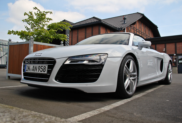 Audi R8 V10 Spyder 2013