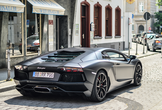 Lamborghini Aventador LP700-4