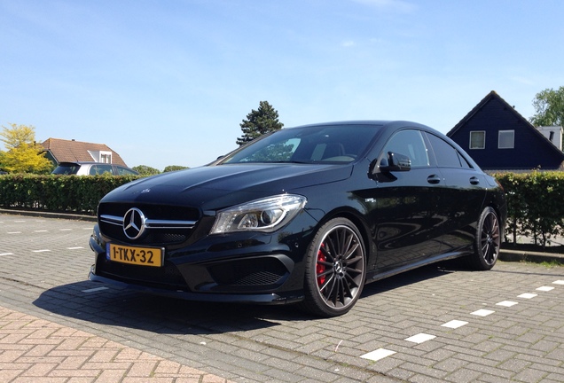 Mercedes-Benz CLA 45 AMG C117