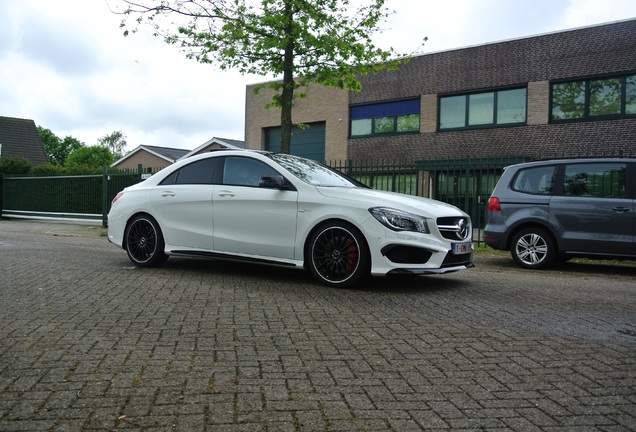 Mercedes-Benz CLA 45 AMG C117