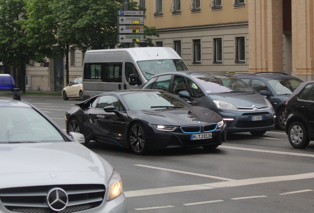 BMW i8