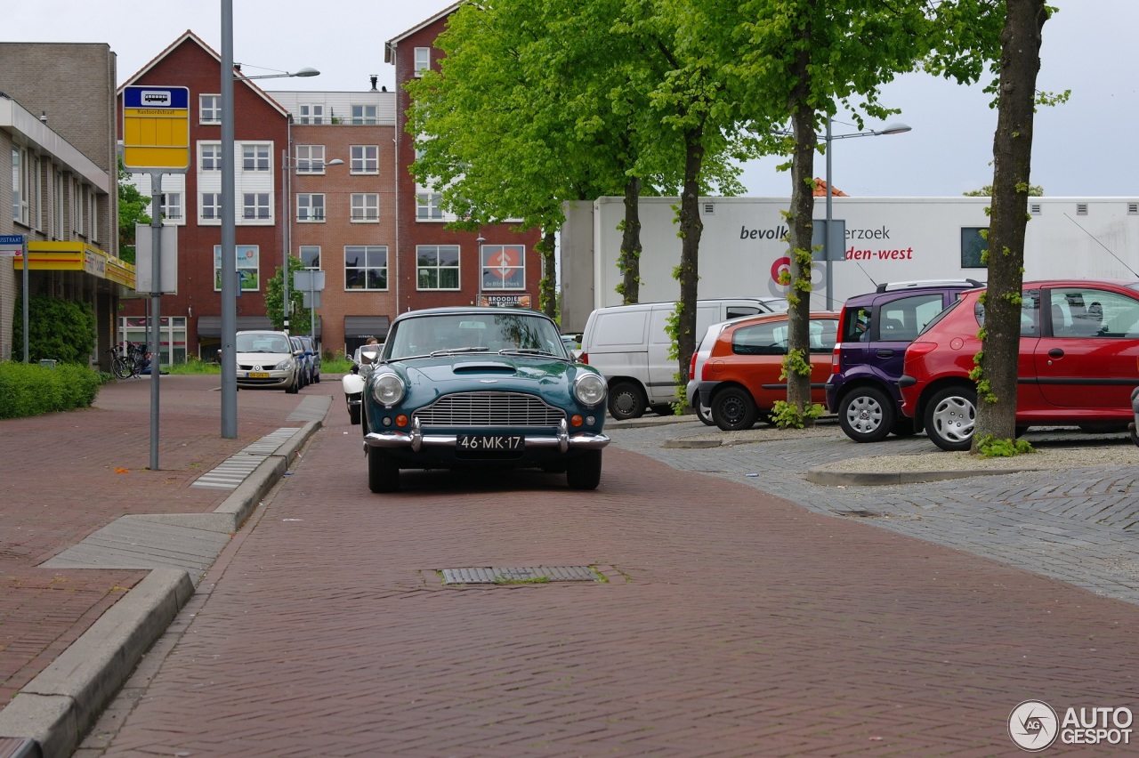 Aston Martin DB4