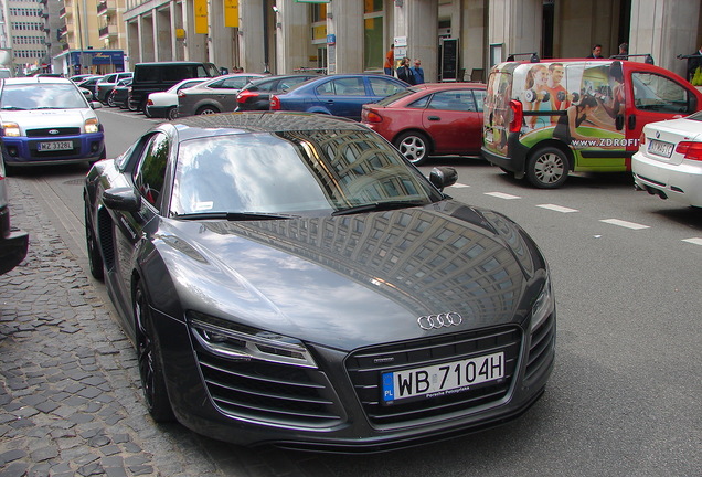 Audi R8 V10 Plus 2013