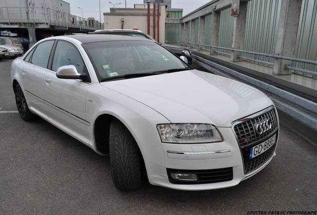 Audi S8 D3