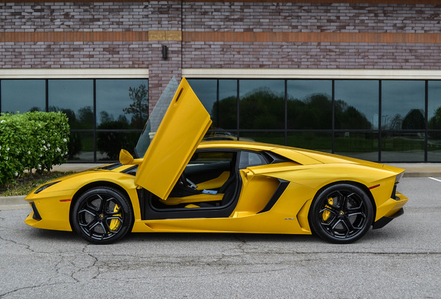 Lamborghini Aventador LP700-4