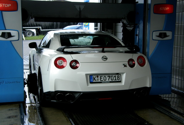 Nissan GT-R 2011