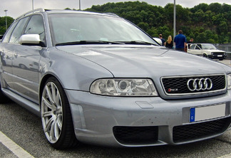 Audi RS4 Avant B5