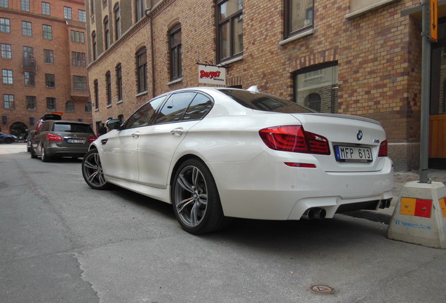 BMW M5 F10 2011