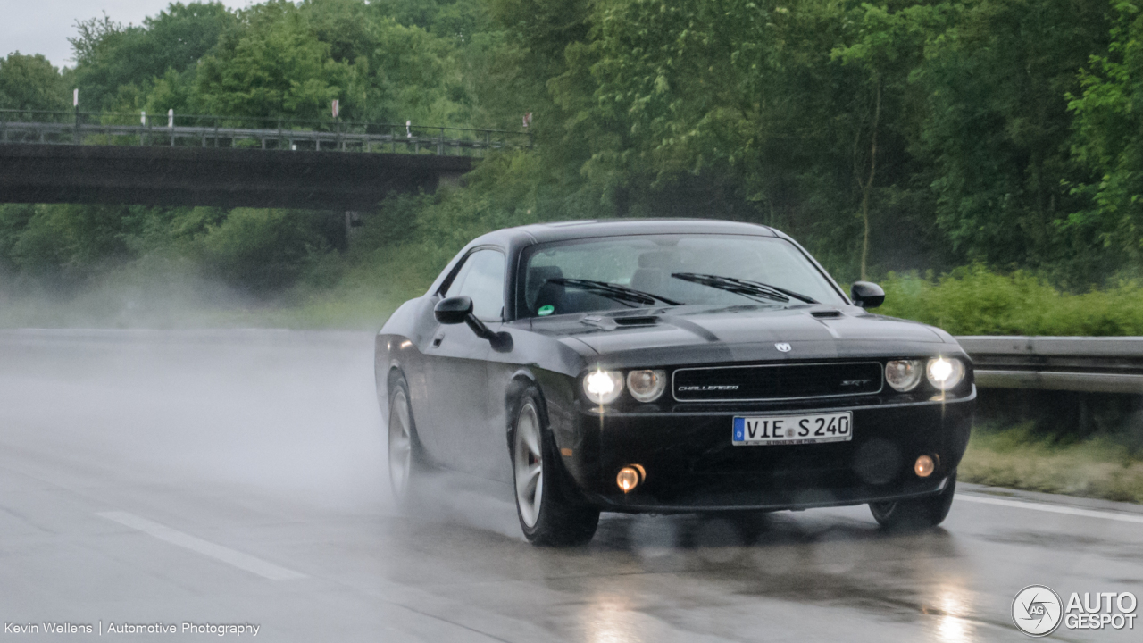 Dodge Challenger SRT-8