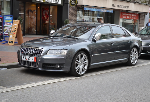 Audi S8 D3